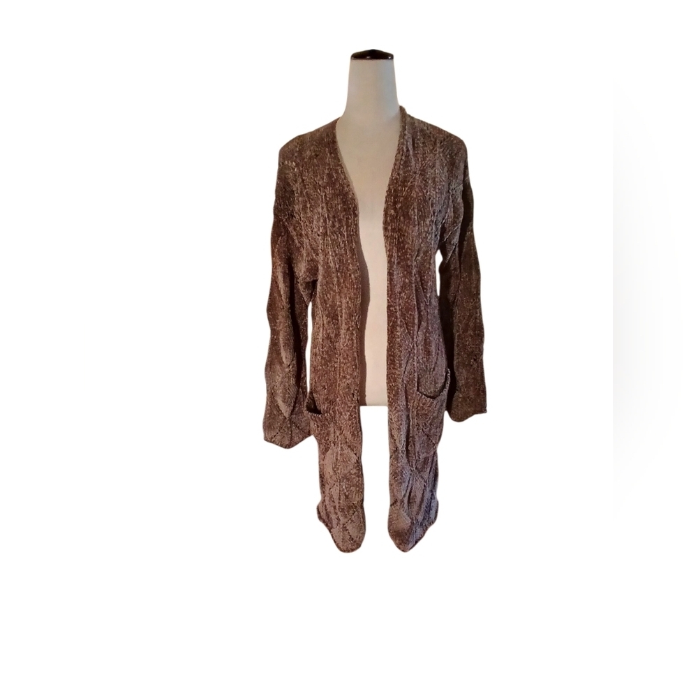 NWT Diamond Shapes Surrounded By Open See Through Knit, Pockets, Long Sleeves